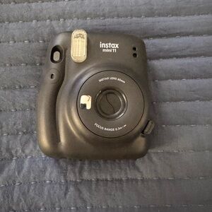 Fujifilm Instax Mini 11 Instant Camera - Black